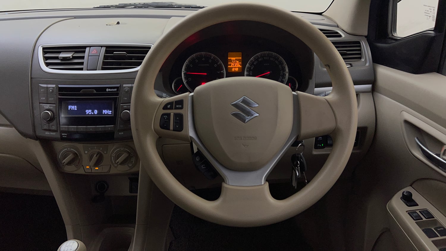 Used 2017 Maruti Suzuki Ertiga VXI Petrol Manual top_features Steering mounted controls