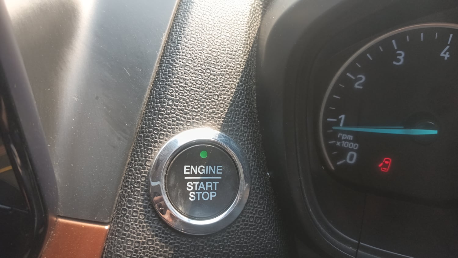 Used 2020 Ford EcoSport S MT 1.5 Ti-VCT Petrol Manual top_features Keyless start