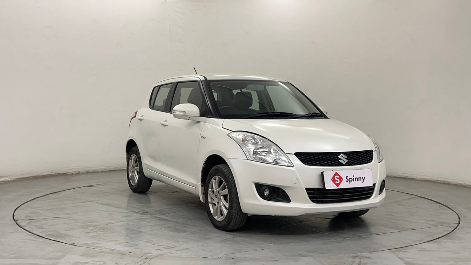Used 2014 Maruti Suzuki Swift ZXi Petrol Manual exterior RIGHT FRONT CORNER VIEW