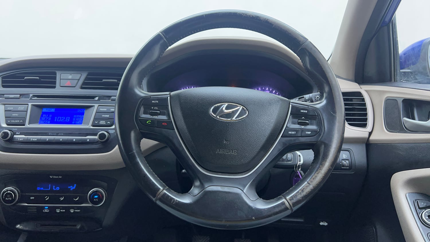 Used 2015 Hyundai Elite i20 Sportz 1.2 Petrol Manual interior STEERING VIEW