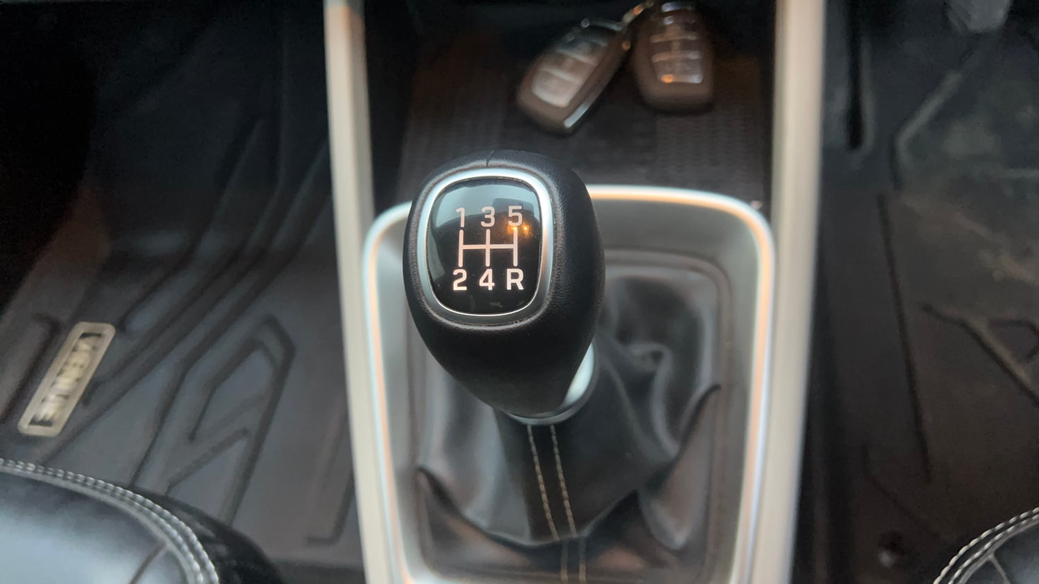 Used 2025 Hyundai Venue SX 1.2 Petrol Petrol Manual interior GEAR  KNOB VIEW