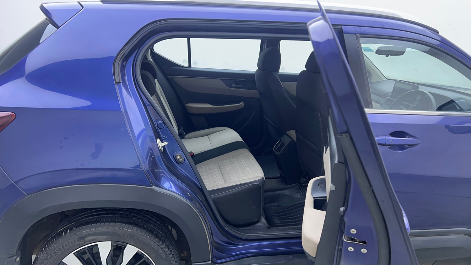 Used 2023 Honda Elevate VX MT Petrol Manual interior RIGHT SIDE REAR DOOR CABIN VIEW