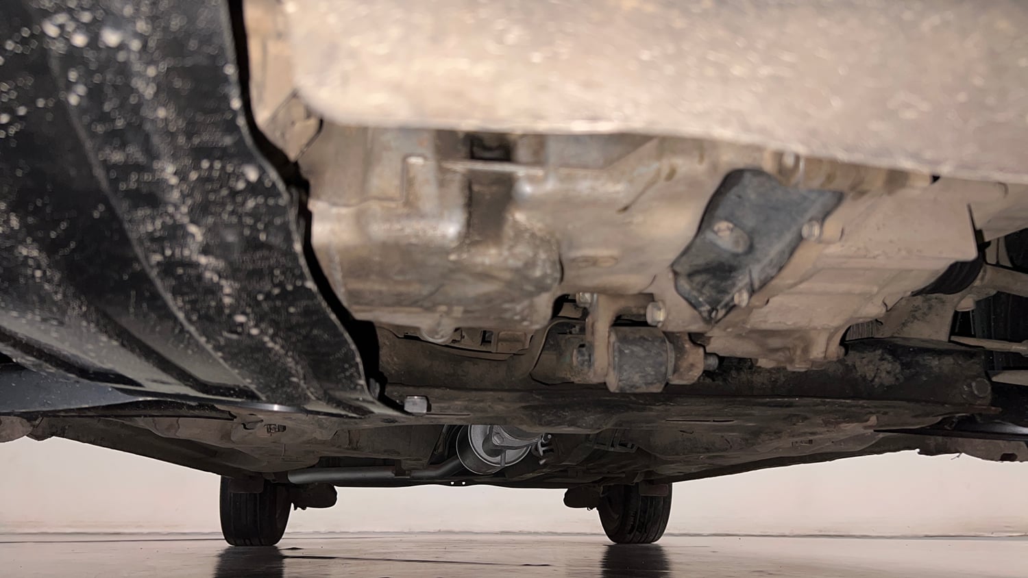 Used 2015 Honda Amaze 1.2 S i-VTEC Petrol Manual extra FRONT LEFT UNDERBODY VIEW