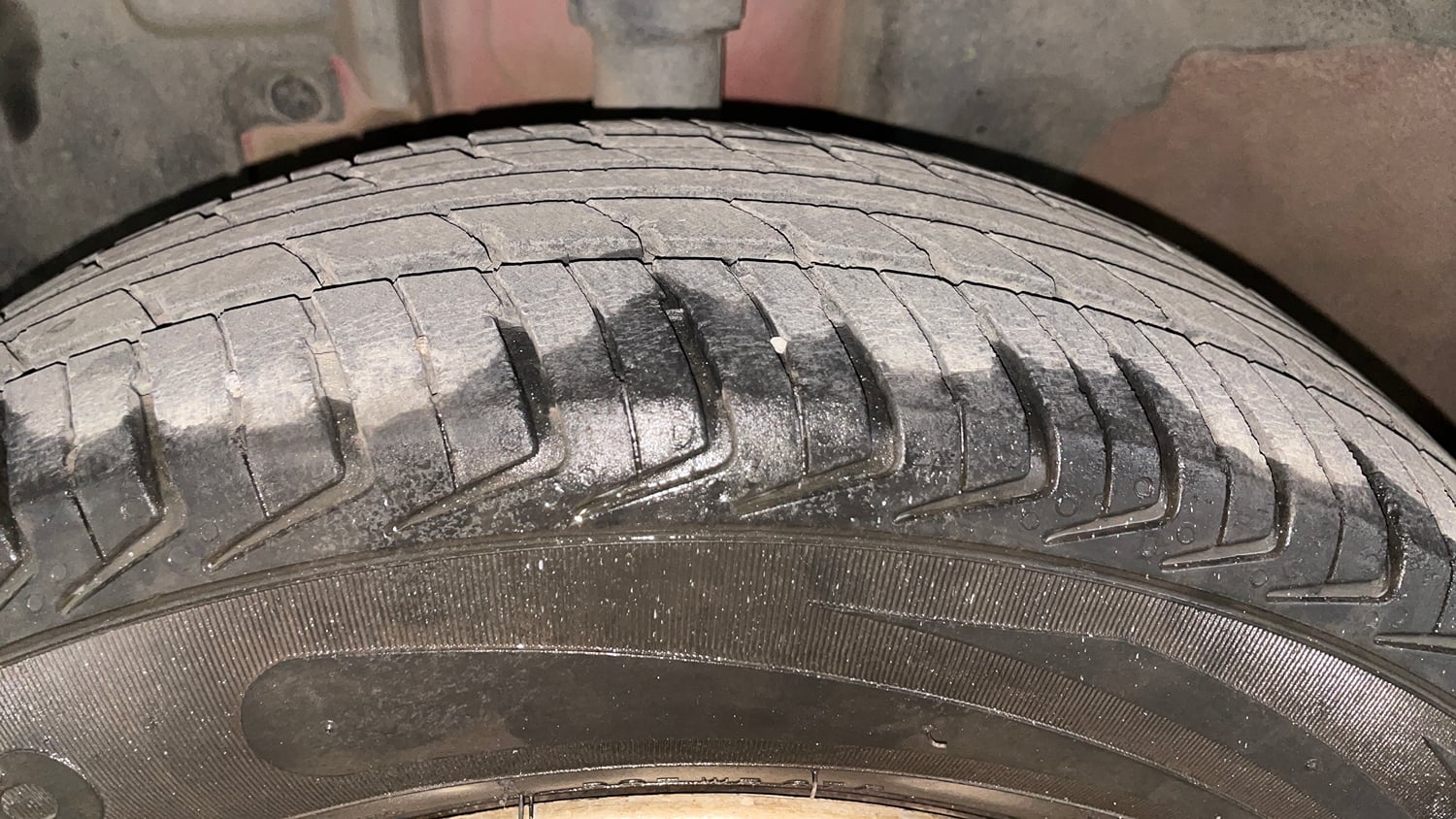 Used 2018 Renault Kwid RXT Petrol Manual tyres LEFT FRONT TYRE TREAD VIEW