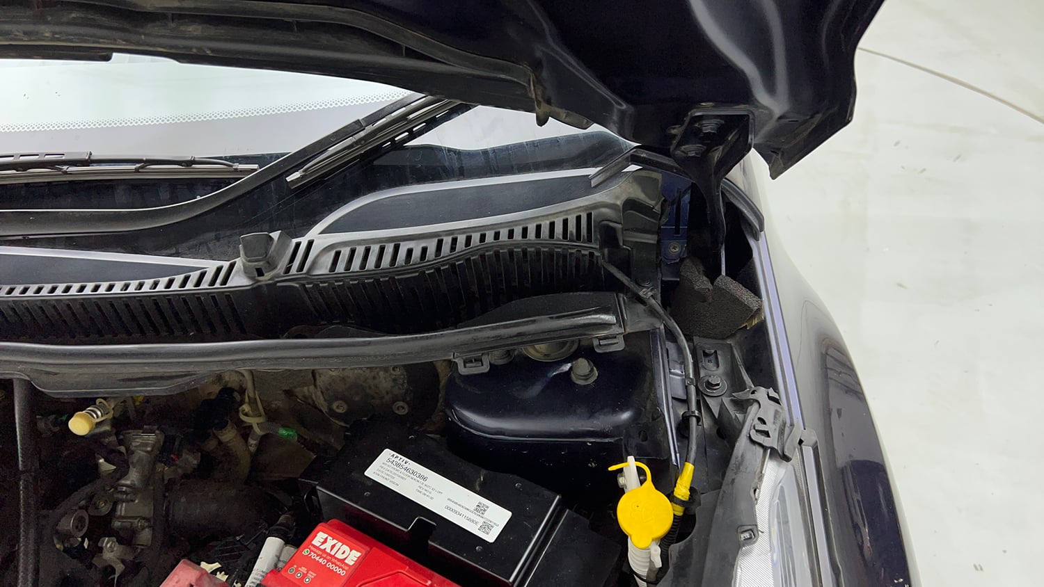 Used 2022 Tata Nexon XZ Plus (HS) Petrol Manual engine ENGINE LEFT SIDE HINGE & APRON VIEW