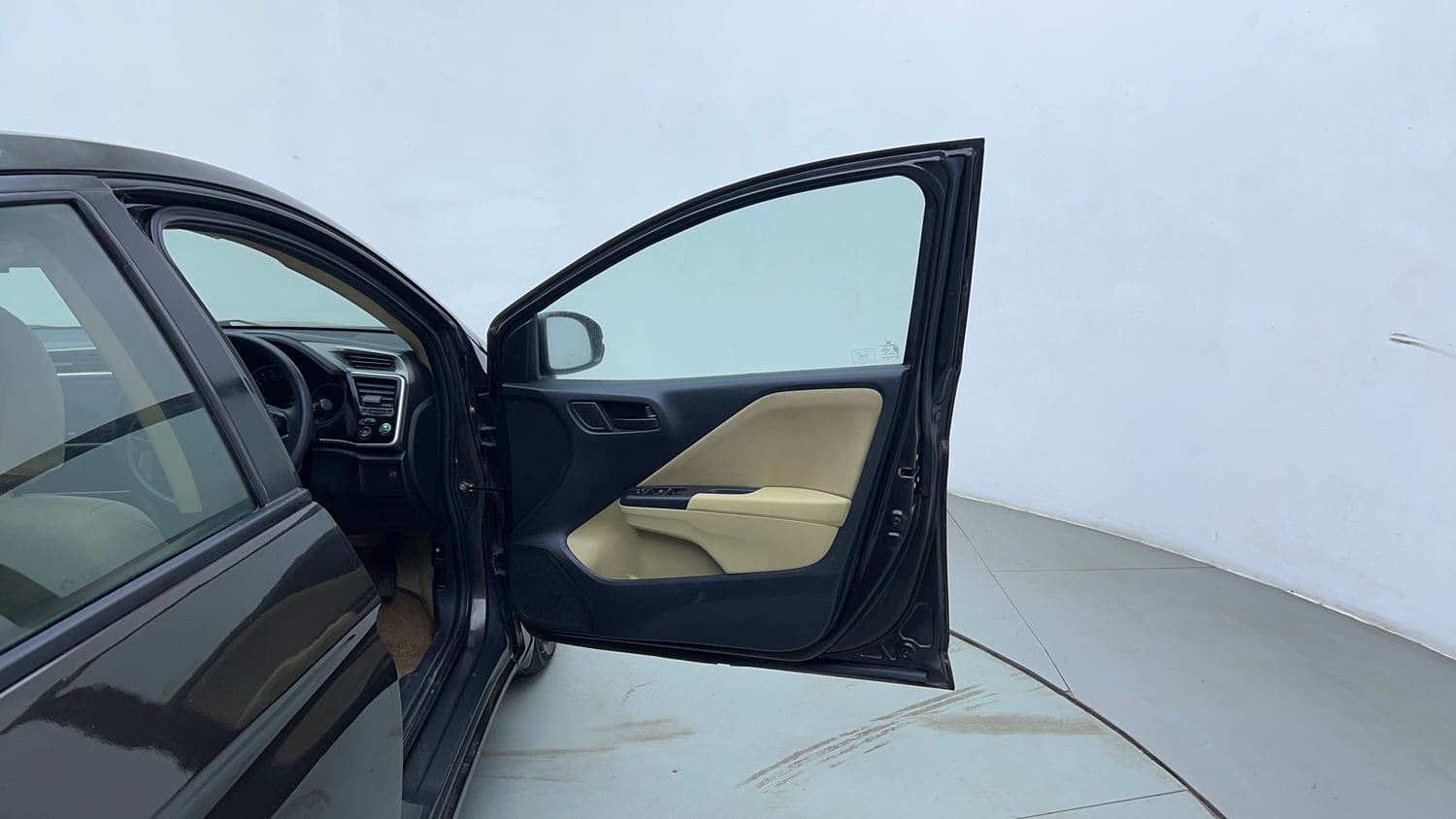 Used 2015 Honda City SV CVT Petrol Automatic interior RIGHT FRONT DOOR OPEN VIEW