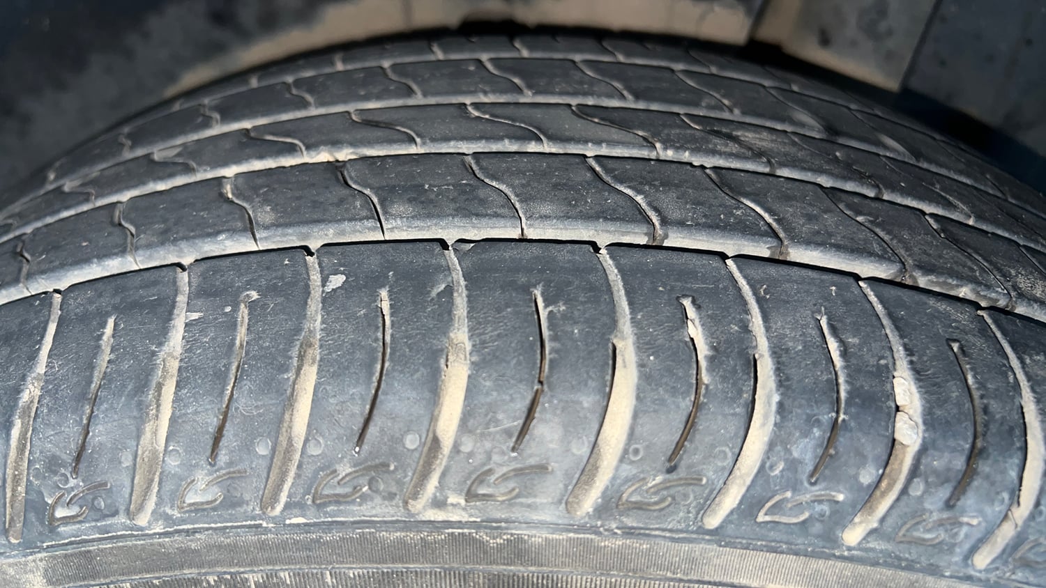 Used 2022 maruti-suzuki Vitara Brezza VXi Petrol Manual tyres LEFT REAR TYRE TREAD VIEW