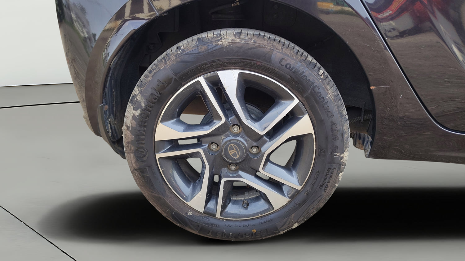 Used 2022 Tata Tiago XZ Plus Petrol Manual tyres RIGHT REAR TYRE RIM VIEW