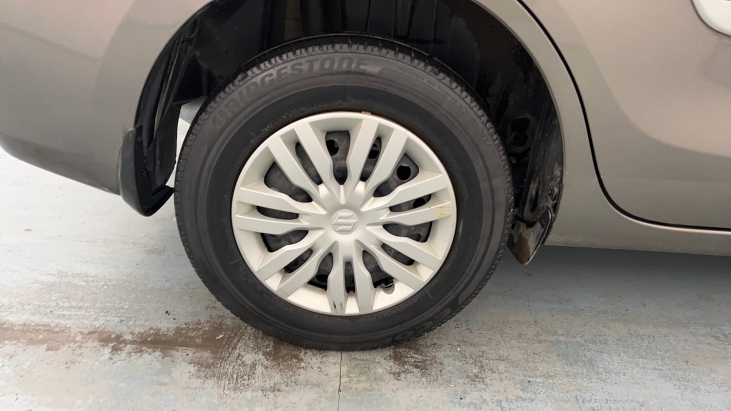 Used 2018 Maruti Suzuki Dzire VDi AMT Diesel Automatic tyres RIGHT REAR TYRE RIM VIEW