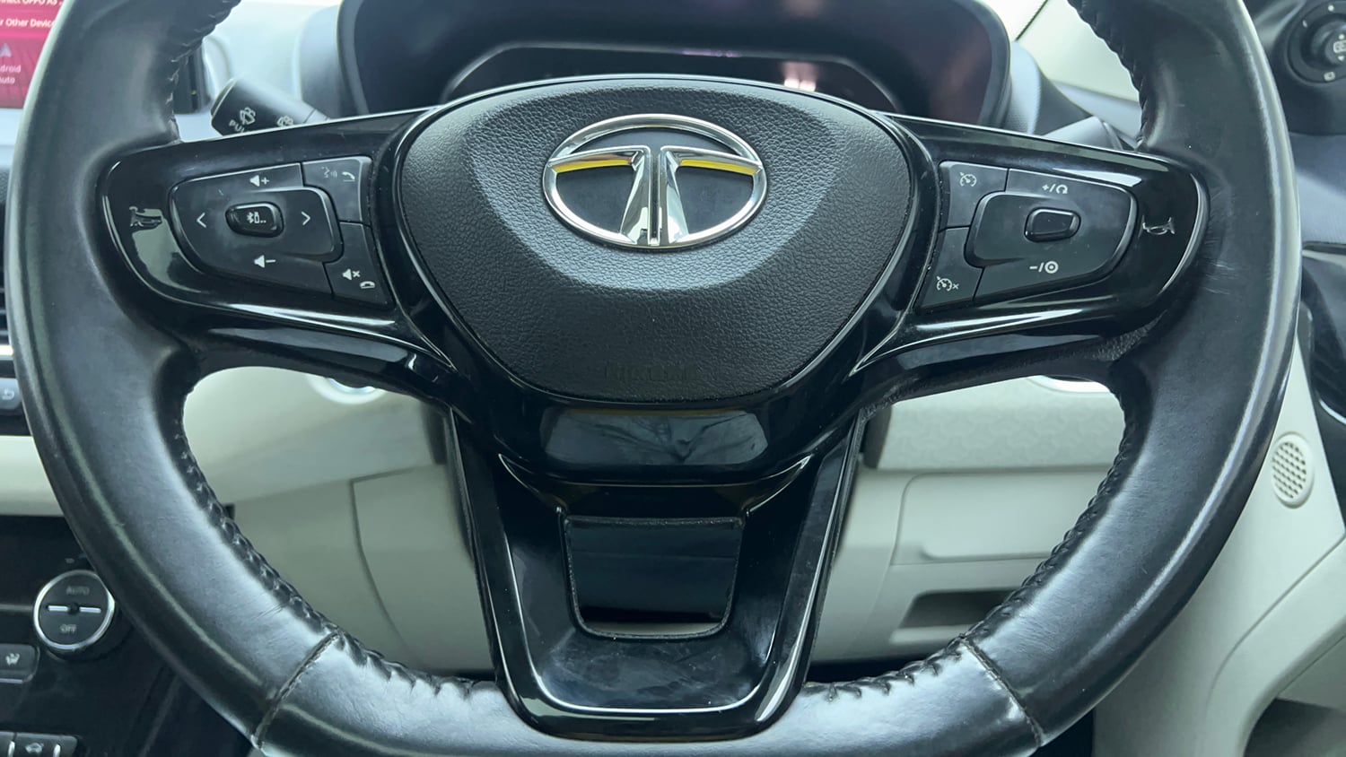 Used 2020 Tata Nexon XZ Plus (O) Petrol Manual top_features Airbags