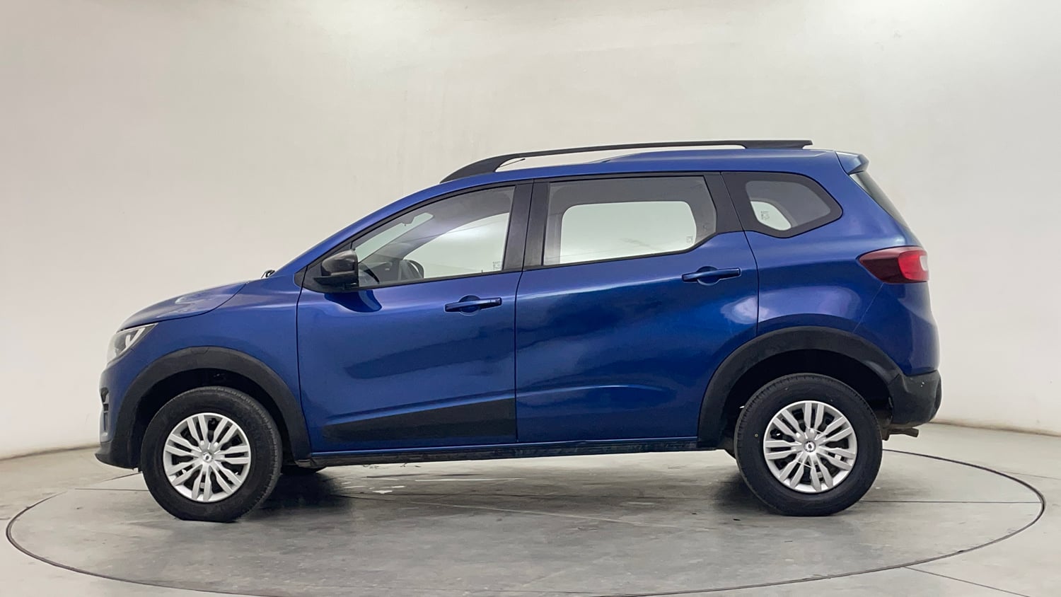 Used 2023 Renault Triber RXT Petrol Manual exterior LEFT SIDE VIEW