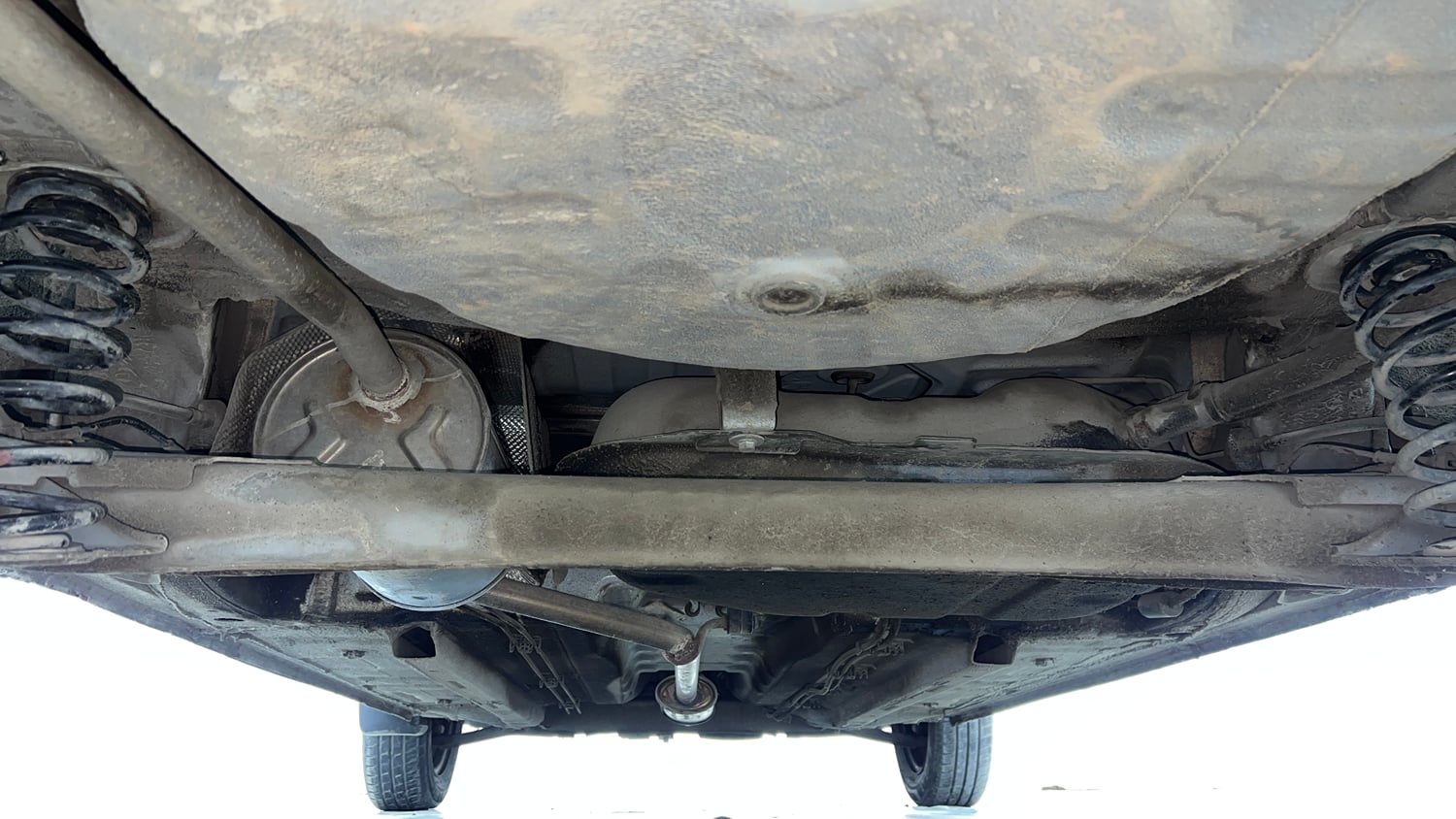Used 2022 Renault Kwid RXT 1.0 AMT Petrol Automatic extra REAR UNDERBODY VIEW (TAKEN FROM REAR)