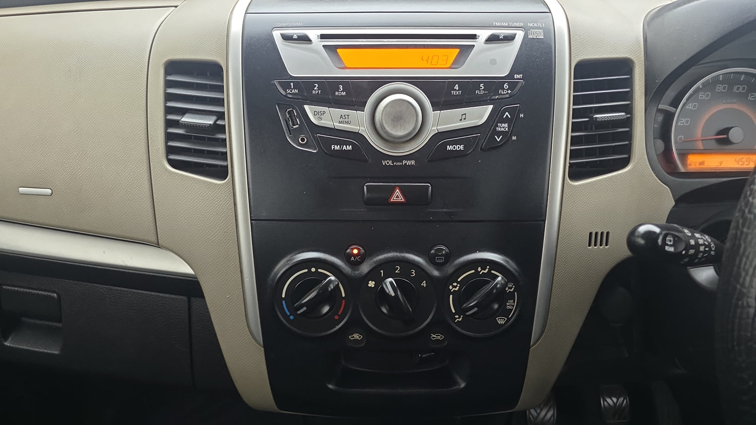 Used 2017 Maruti Suzuki Wagon R VXI Petrol Manual interior MUSIC SYSTEM & AC CONTROL VIEW