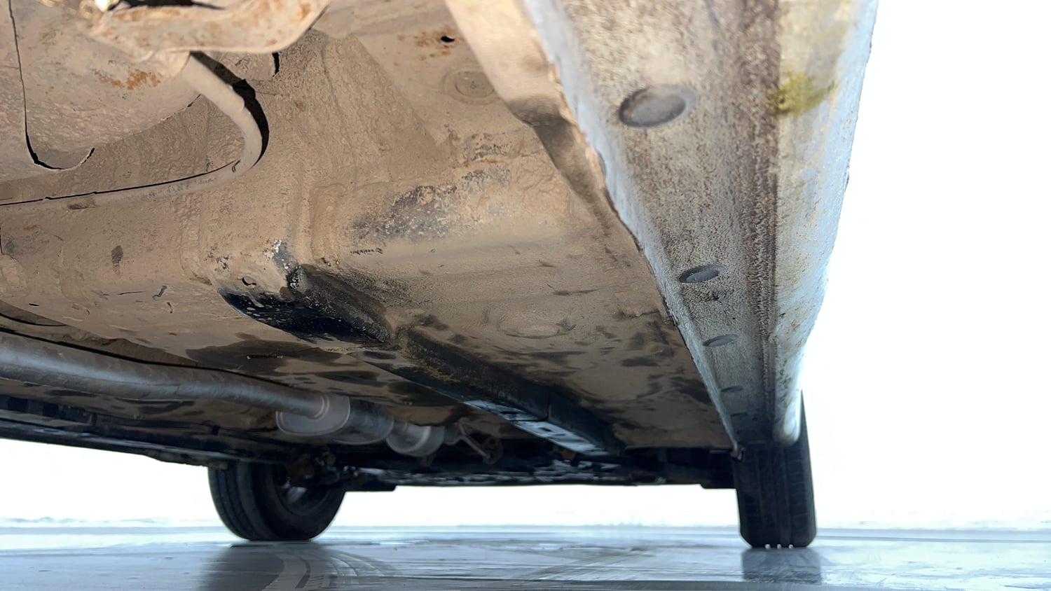 Used 2021 Hyundai Aura SX Plus 1.2 AMT Petrol Petrol Automatic extra REAR RIGHT UNDERBODY VIEW