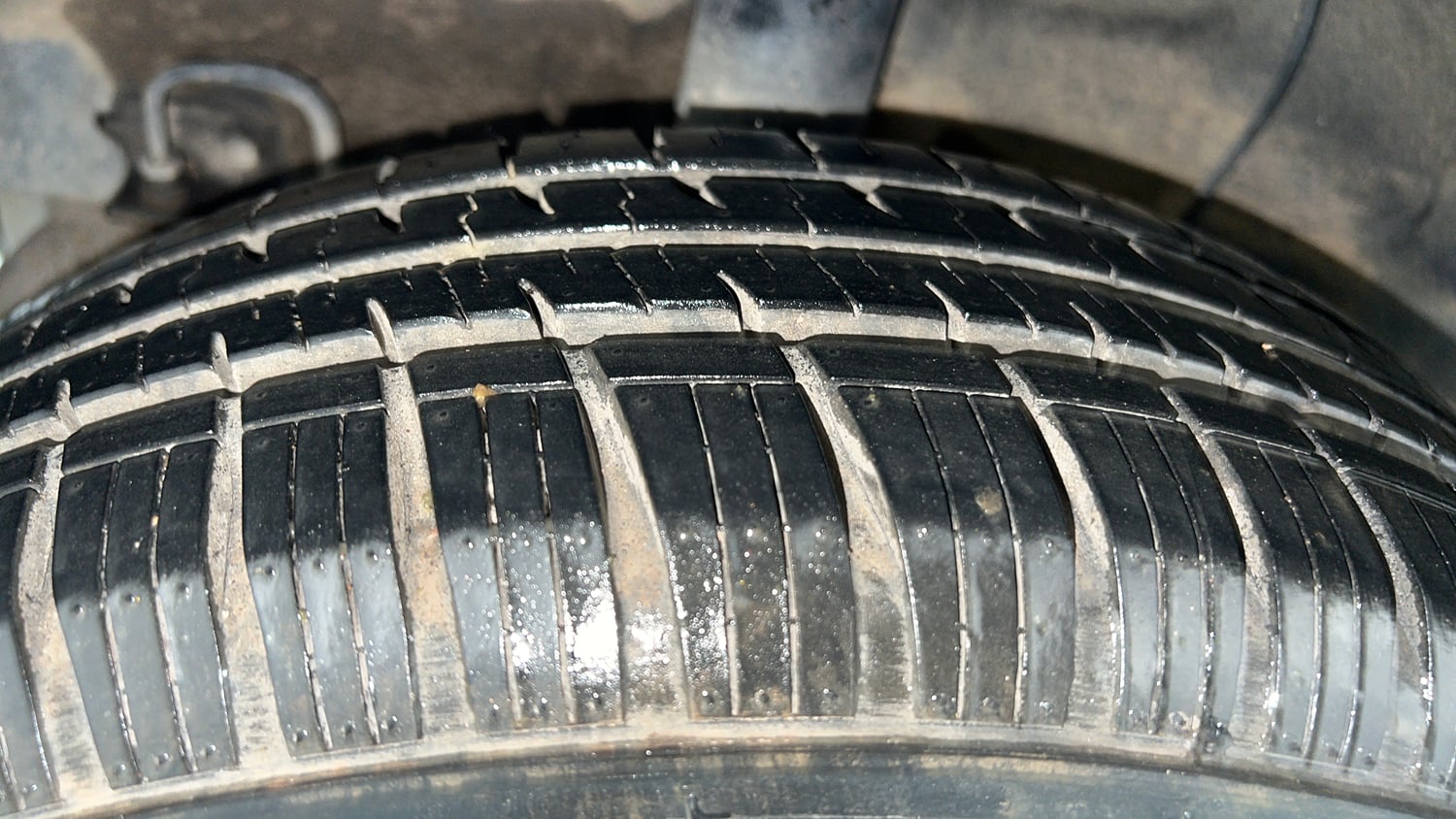 Used 2019 Hyundai Grand i10 Sportz AT 1.2 Kappa VTVT Petrol Automatic tyres RIGHT REAR TYRE TREAD VIEW