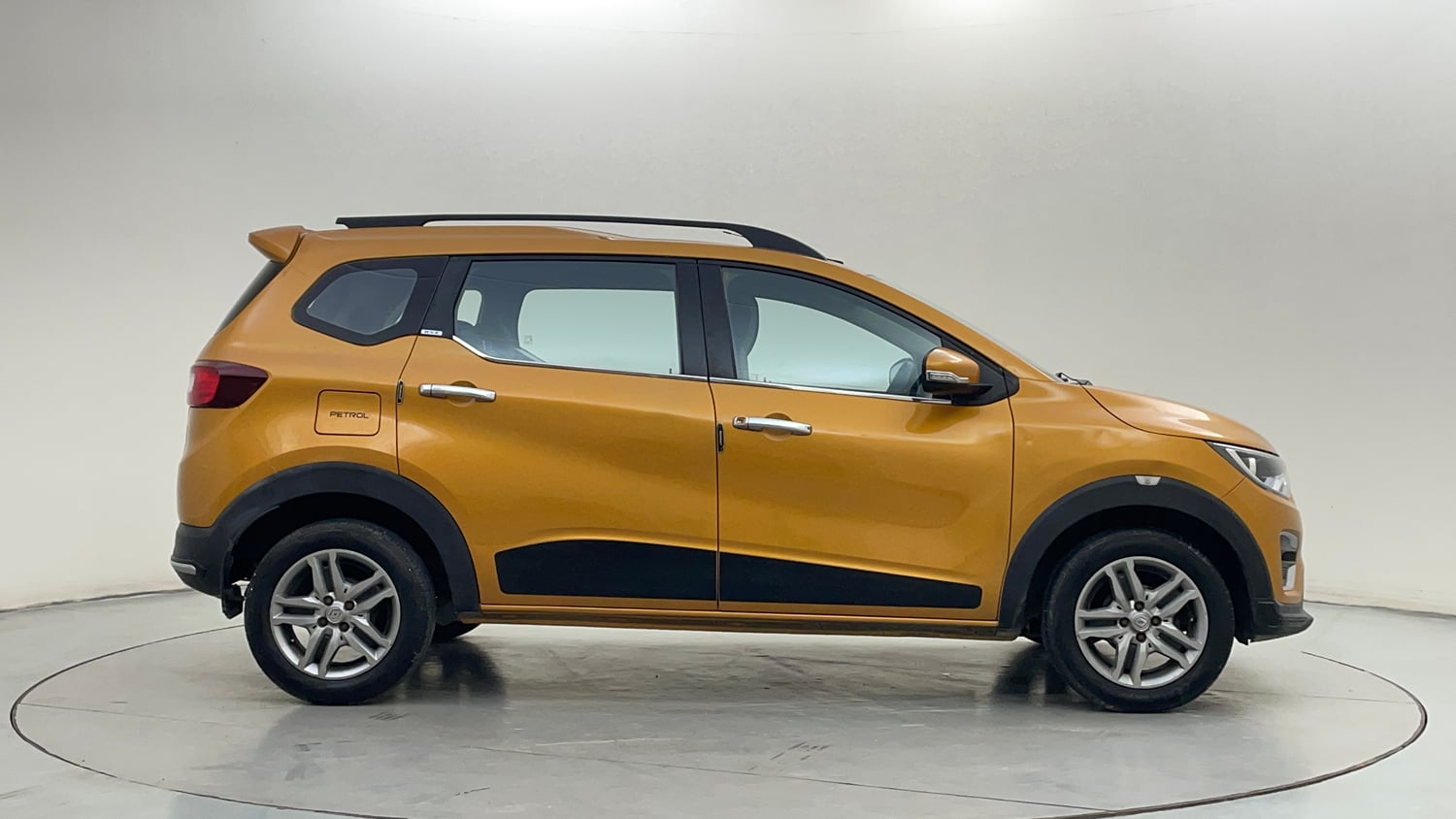 Used 2020 Renault Triber RXZ EASY-R AMT Petrol Automatic exterior RIGHT SIDE VIEW