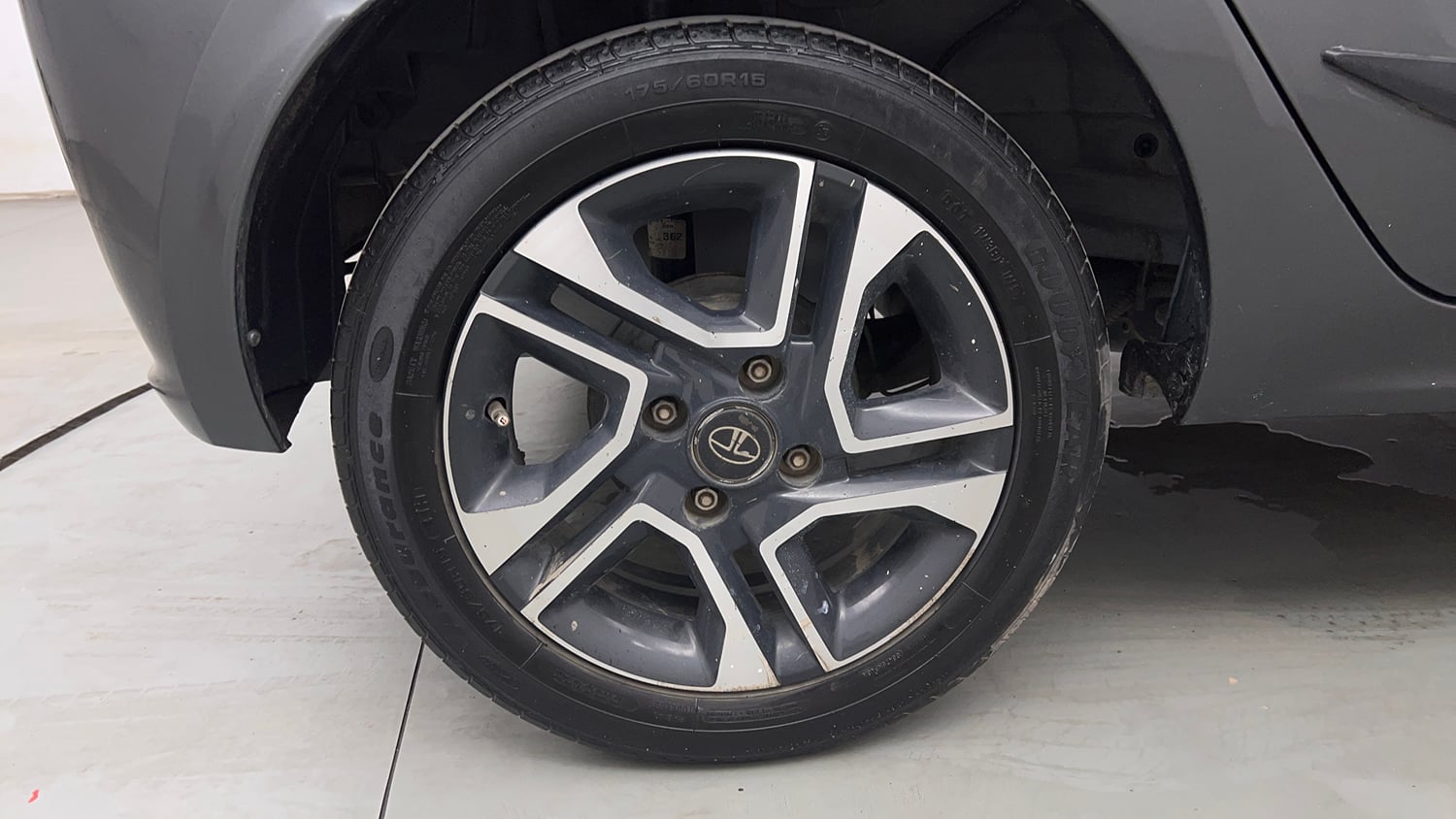 Used 2023 Tata Tiago XZ Plus Petrol Manual tyres RIGHT REAR TYRE RIM VIEW