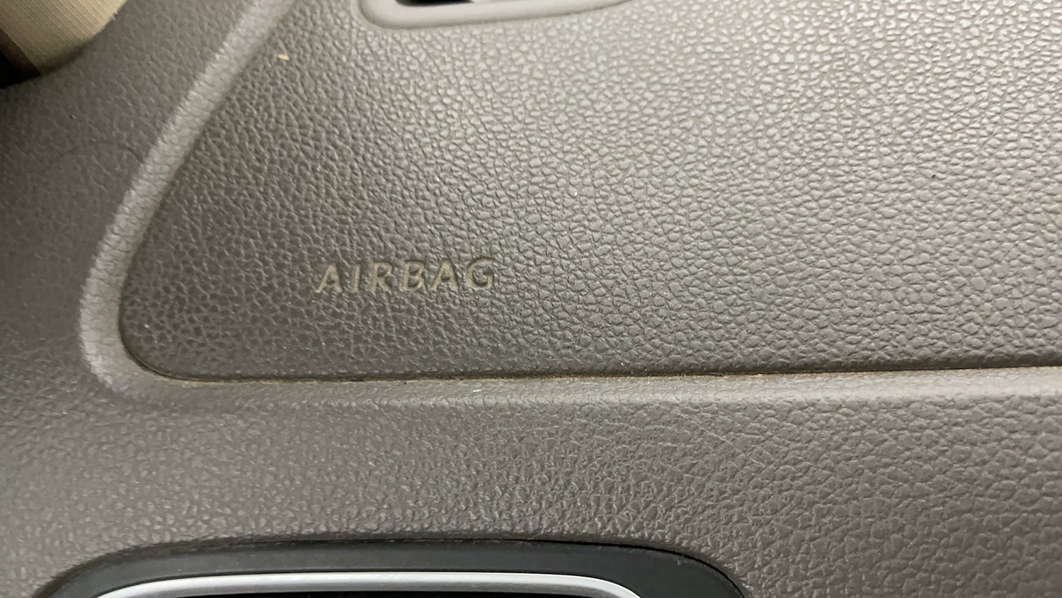 Used 2015 Volkswagen Vento Highline Diesel Diesel Manual top_features Airbags