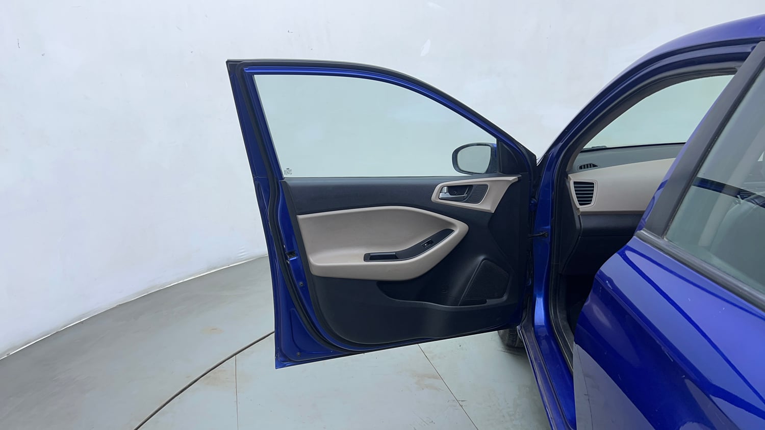 Used 2015 Hyundai Elite i20 Sportz 1.2 Petrol Manual interior LEFT FRONT DOOR OPEN VIEW
