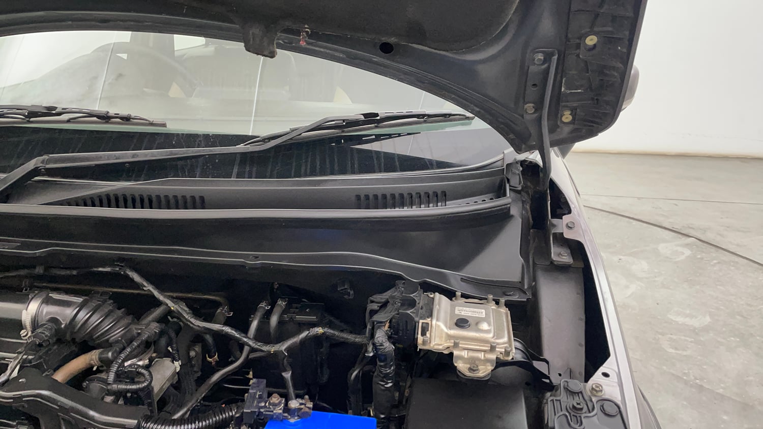 Used 2019 Maruti Suzuki Ignis Zeta 1.2 AMT Petrol Automatic engine ENGINE LEFT SIDE HINGE & APRON VIEW