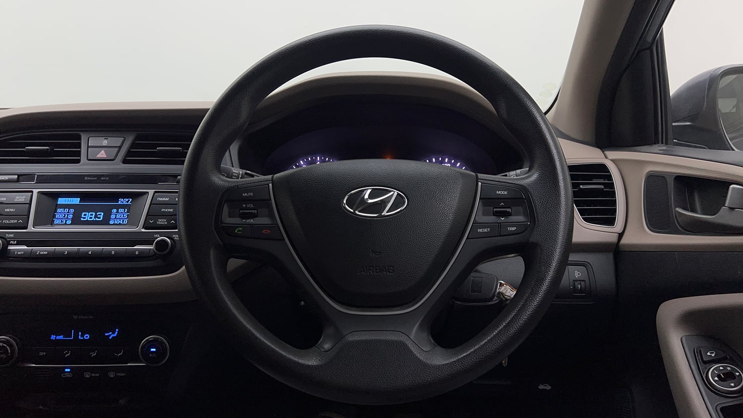 Used 2017 Hyundai Elite i20 Sportz 1.2 Petrol Manual interior STEERING VIEW