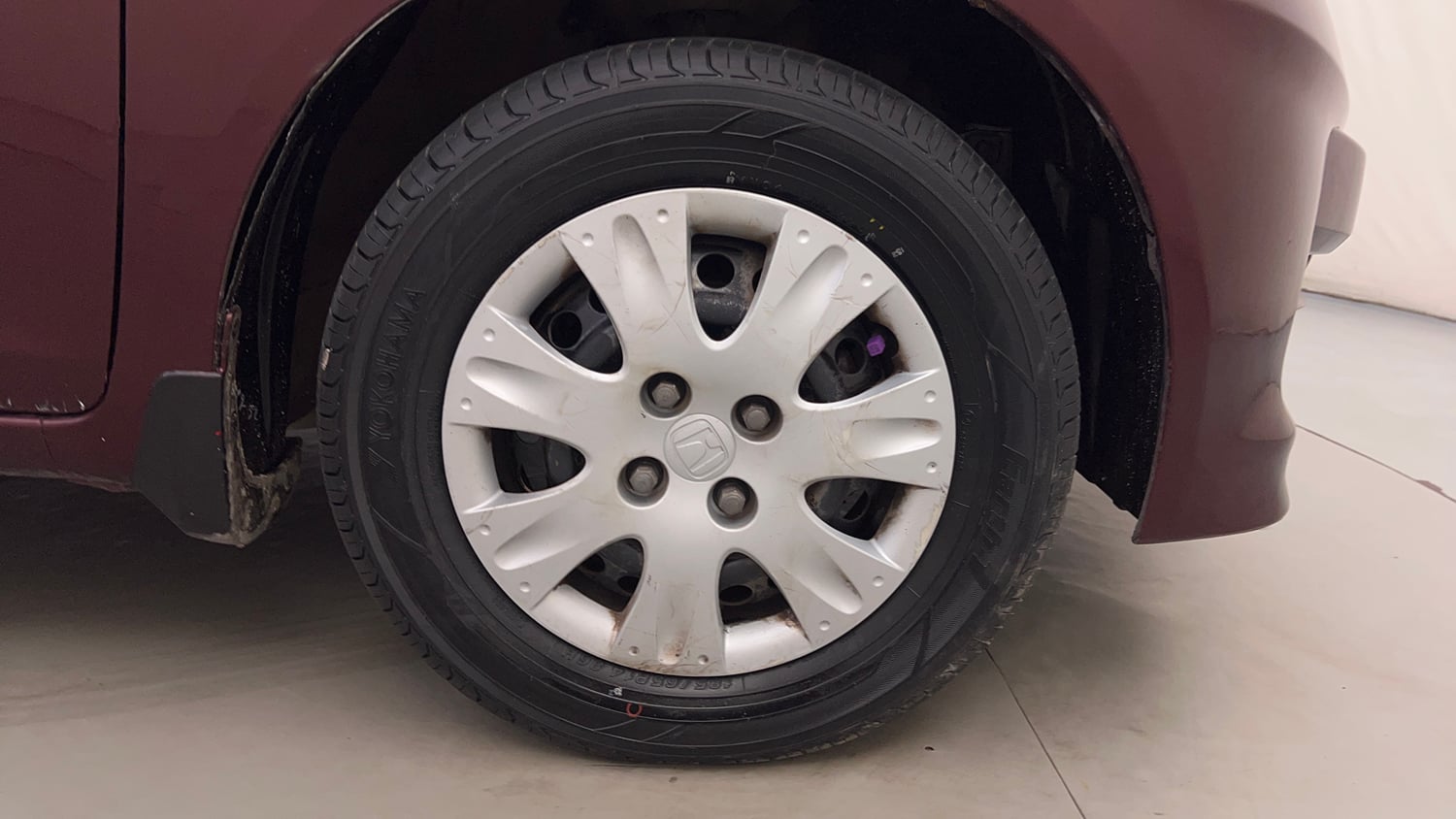 Used 2015 Honda Amaze 1.2 S i-VTEC Petrol Manual tyres RIGHT FRONT TYRE RIM VIEW