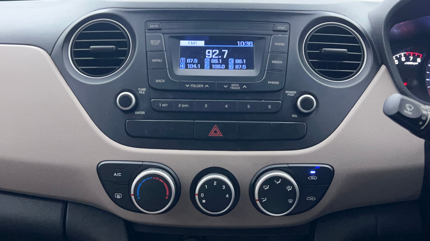 Used 2019 Hyundai Xcent S Petrol Manual interior MUSIC SYSTEM & AC CONTROL VIEW