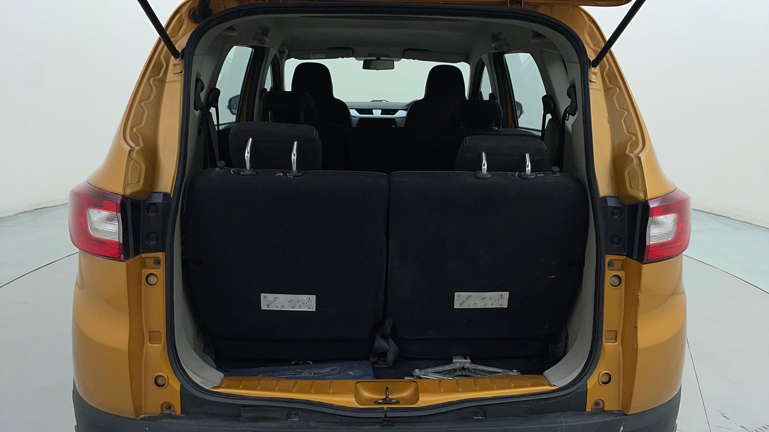 Used 2020 Renault Triber RXZ EASY-R AMT Petrol Automatic interior DICKY INSIDE VIEW