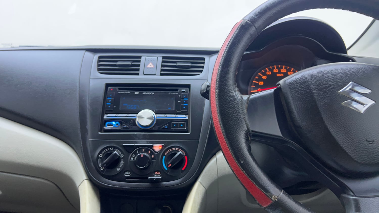 Used 2014 Maruti Suzuki Celerio LXi Petrol Manual interior MUSIC SYSTEM & AC CONTROL VIEW
