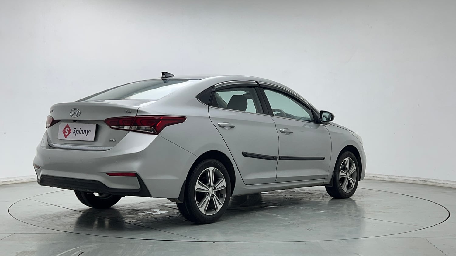 Used 2018 Hyundai Verna SX 1.6 VTVT Petrol Manual exterior RIGHT REAR CORNER VIEW