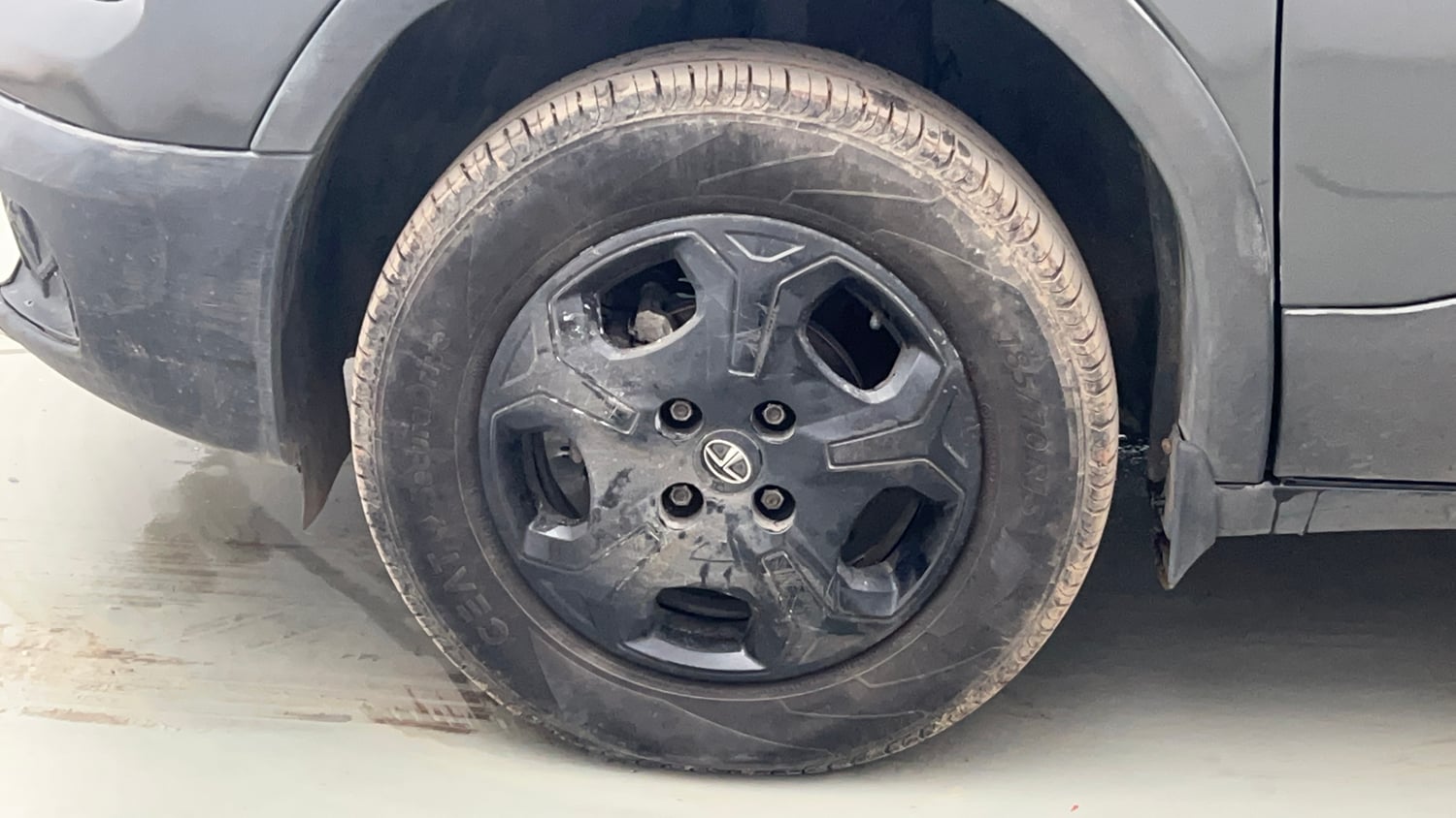 Used 2023 Tata Punch Accomplished MT Petrol Manual tyres LEFT FRONT TYRE RIM VIEW