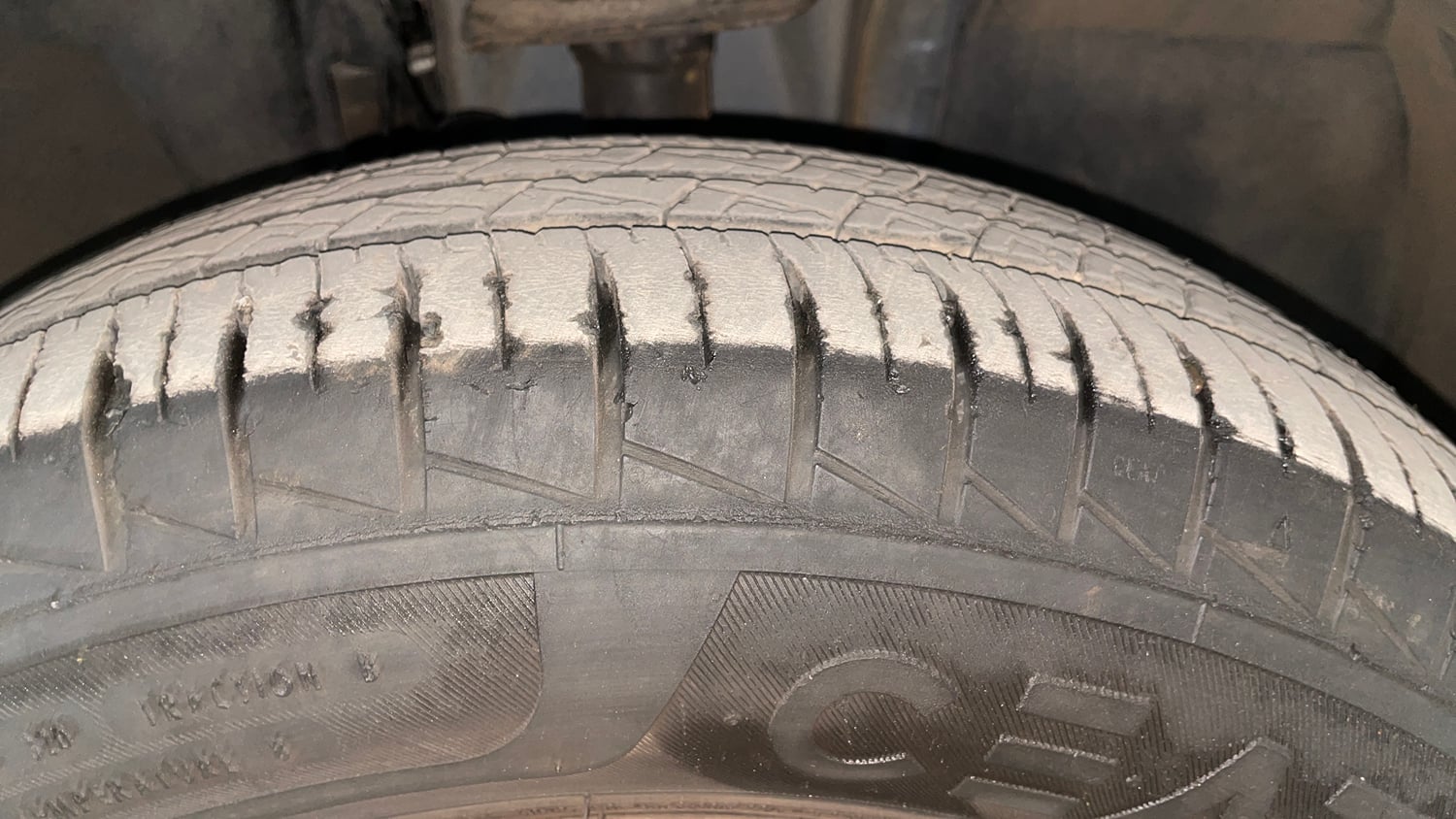 Used 2023 Renault Triber RXT Petrol Manual tyres RIGHT FRONT TYRE TREAD VIEW