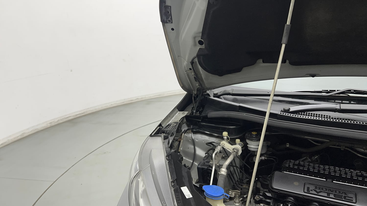 Used 2022 Honda WR-V VX MT Petrol Petrol Manual engine ENGINE RIGHT SIDE HINGE & APRON VIEW