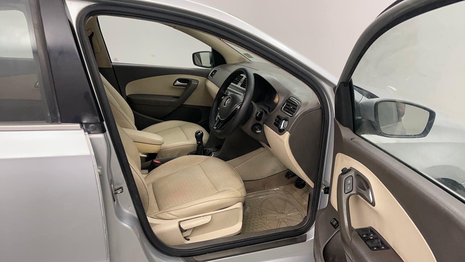 Used 2015 Volkswagen Vento Highline Diesel Diesel Manual interior RIGHT SIDE FRONT DOOR CABIN VIEW