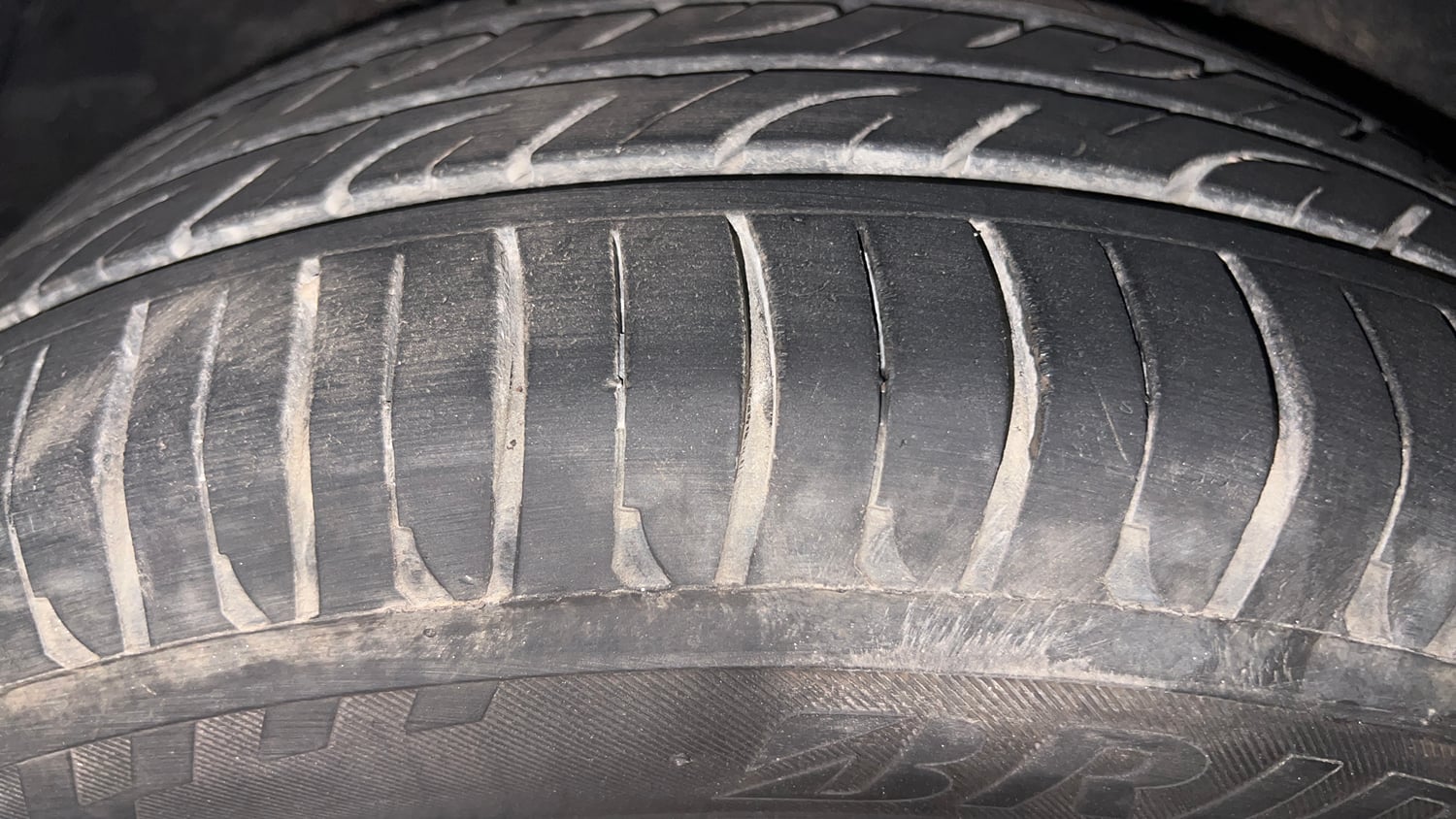 Used 2013 Hyundai i20 Asta 1.2 Petrol Manual tyres RIGHT REAR TYRE TREAD VIEW
