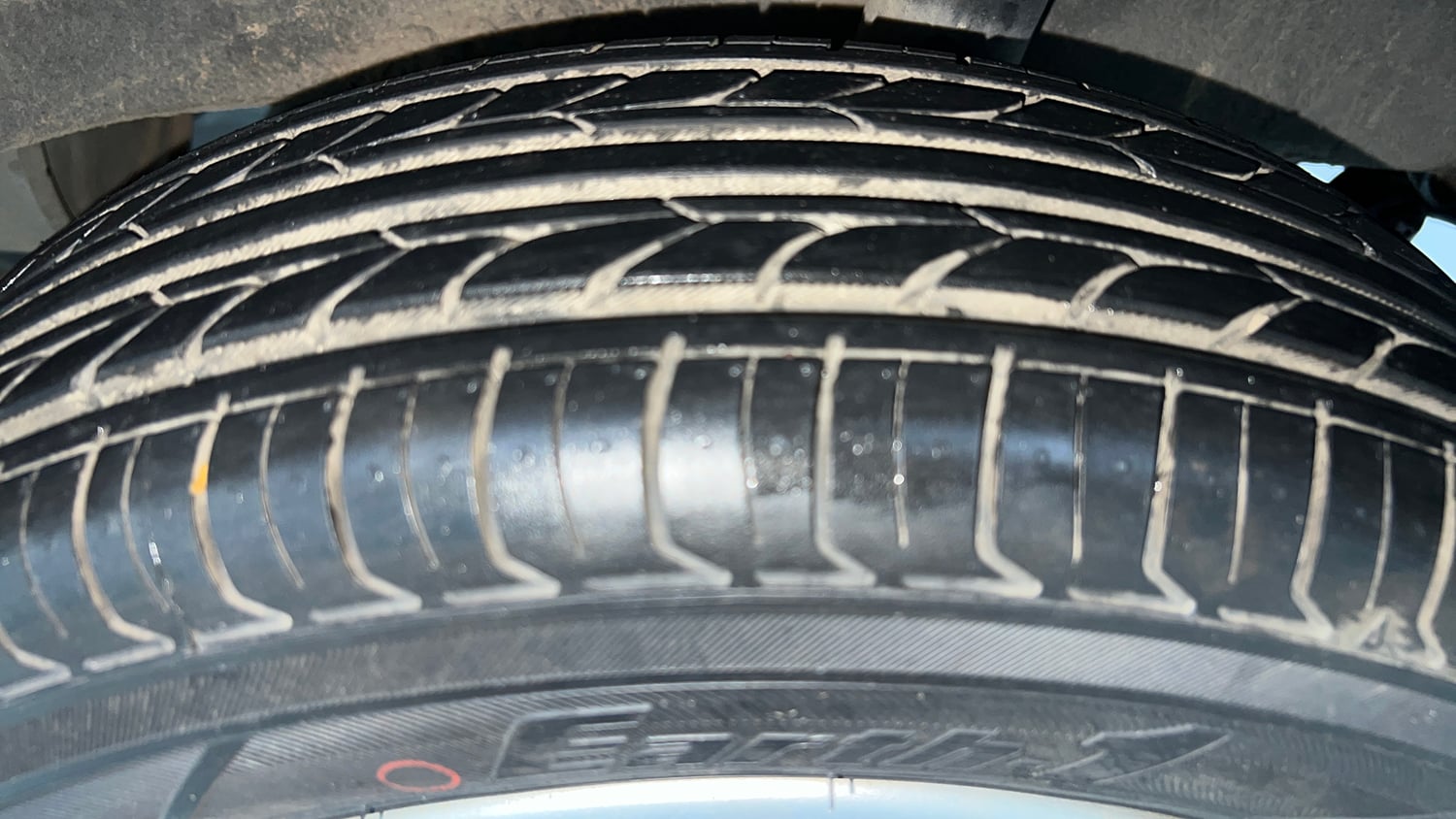 Used 2016 Renault Kwid RXT CNG (Outside Fitted) Cng Manual tyres LEFT REAR TYRE TREAD VIEW