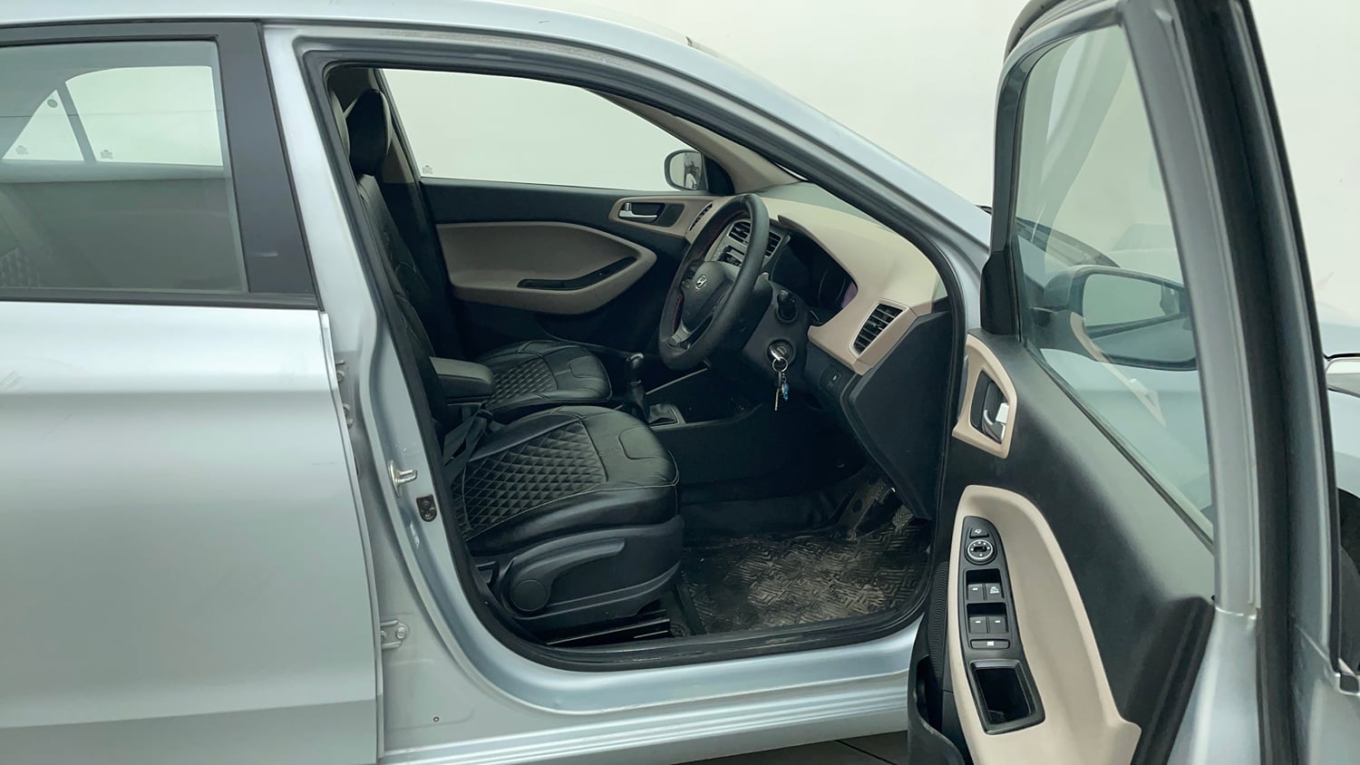 Used 2020 Hyundai Elite i20 Sportz Plus 1.2 Petrol Manual interior RIGHT SIDE FRONT DOOR CABIN VIEW
