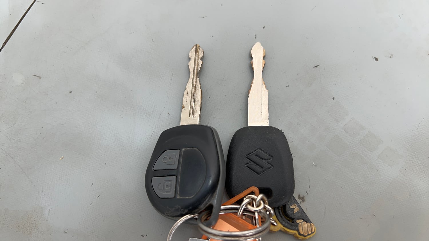 Used 2014 Maruti Suzuki Swift ZXi Petrol Manual extra CAR KEY VIEW