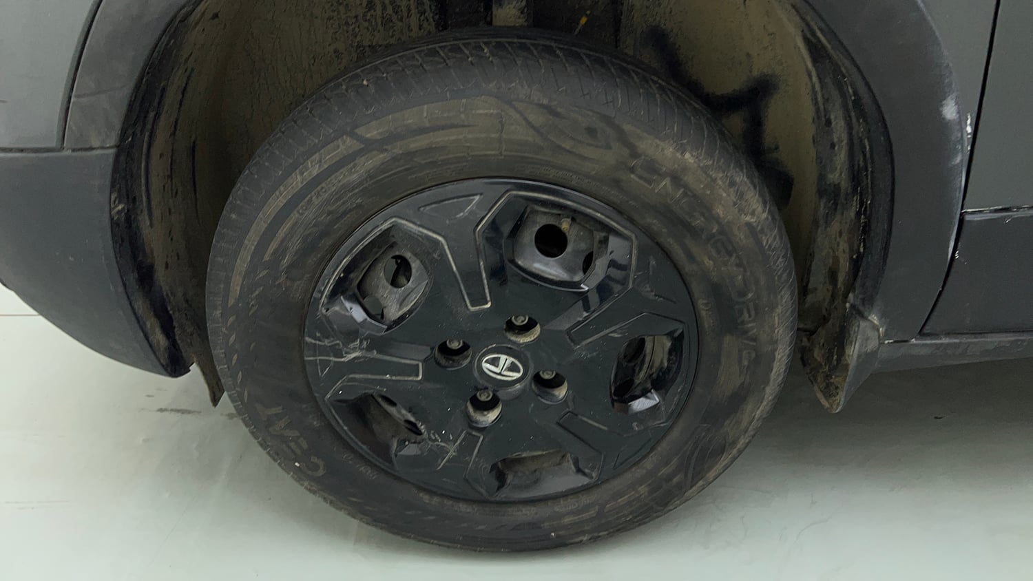 Used 2025 Tata Punch Pure MT Petrol Manual tyres LEFT FRONT TYRE RIM VIEW