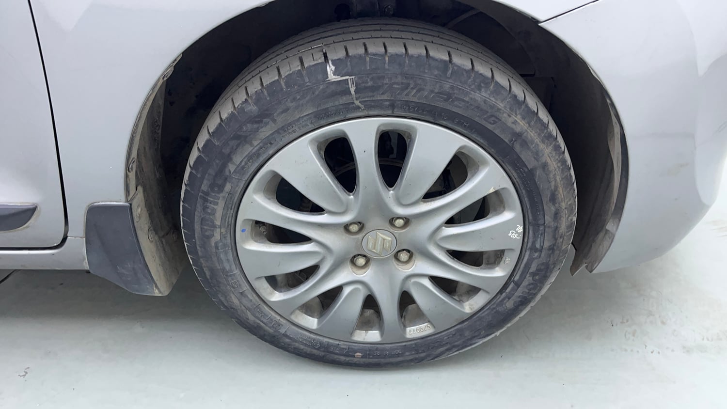 Used 2016 Maruti Suzuki Baleno Alpha 1.2 Petrol Manual tyres RIGHT FRONT TYRE RIM VIEW