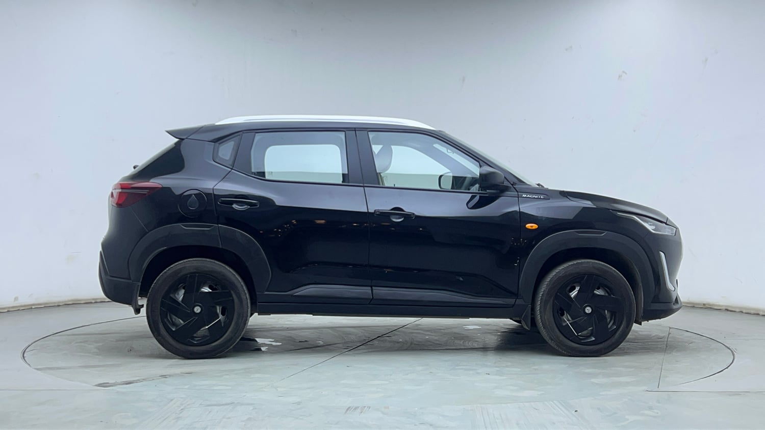 Used 2024 Nissan Magnite XE AMT Petrol Automatic exterior RIGHT SIDE VIEW