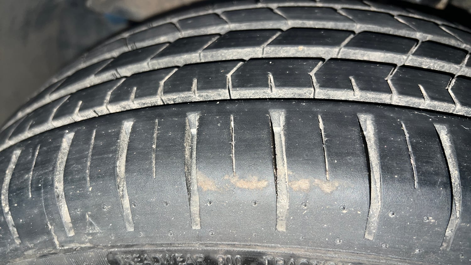 Used 2018 Maruti Suzuki Baleno Zeta 1.2 AT Petrol Automatic tyres LEFT FRONT TYRE TREAD VIEW