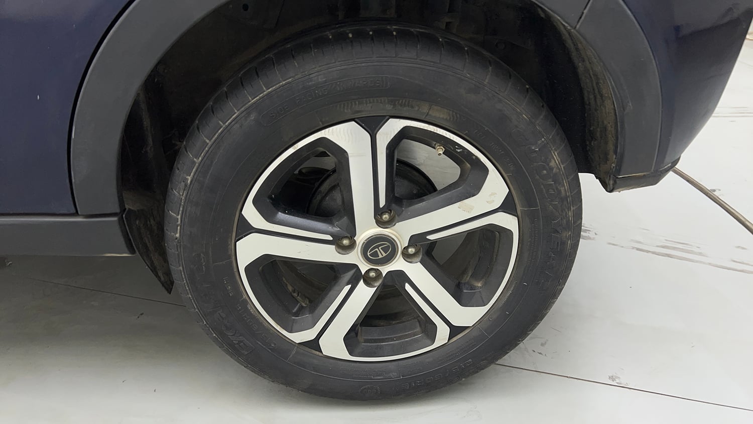 Used 2022 Tata Nexon XZ Plus (HS) Petrol Manual tyres LEFT REAR TYRE RIM VIEW