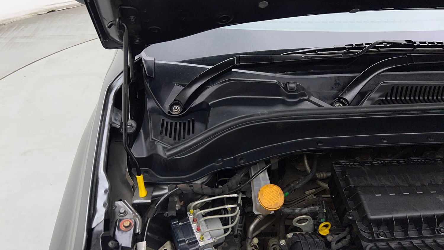 Used 2022 Tata Punch Adventure MT Petrol Manual engine ENGINE RIGHT SIDE HINGE & APRON VIEW