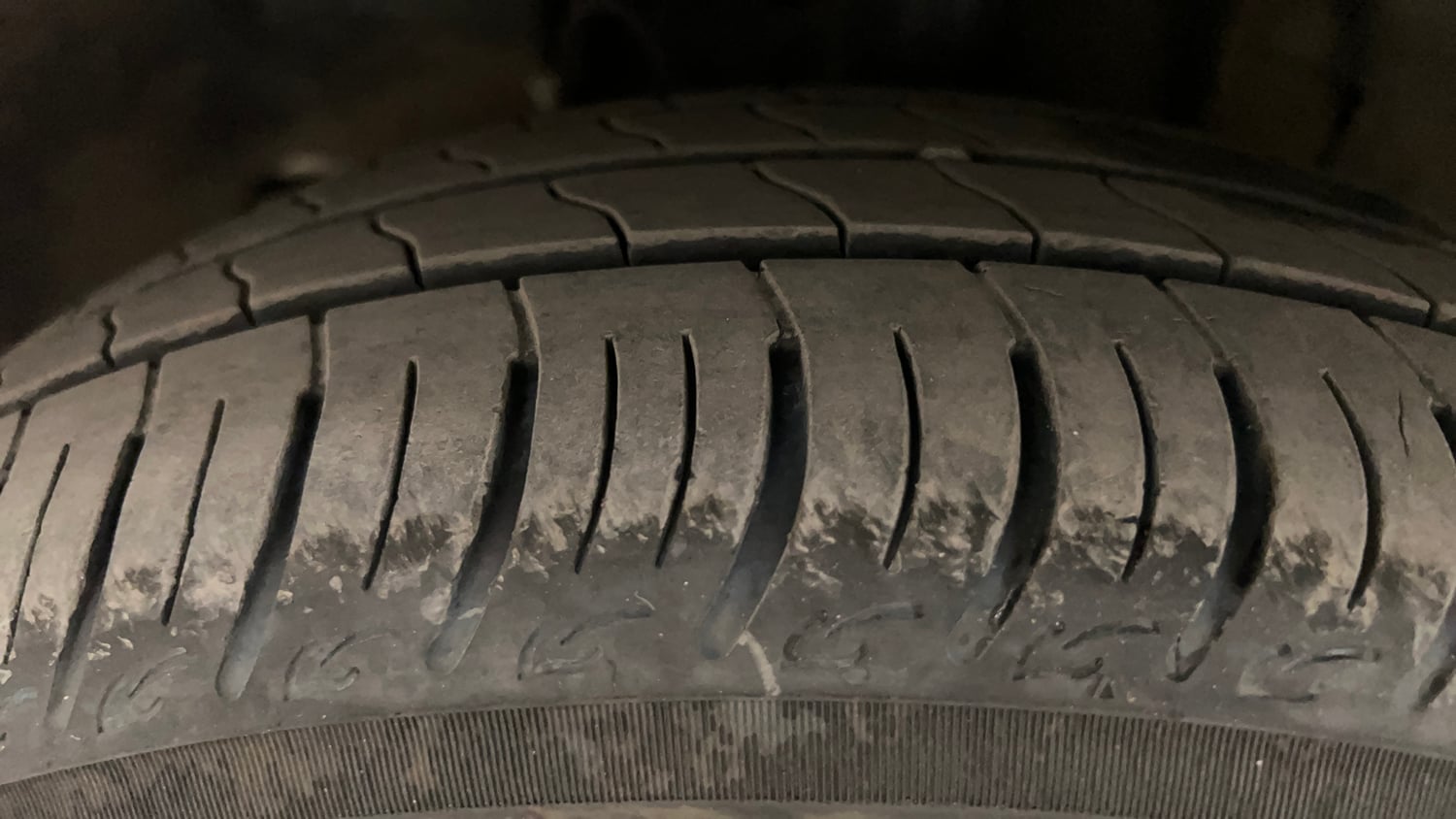 Used 2025 Tata Tigor XZA Plus iCNG Cng Automatic tyres LEFT FRONT TYRE TREAD VIEW