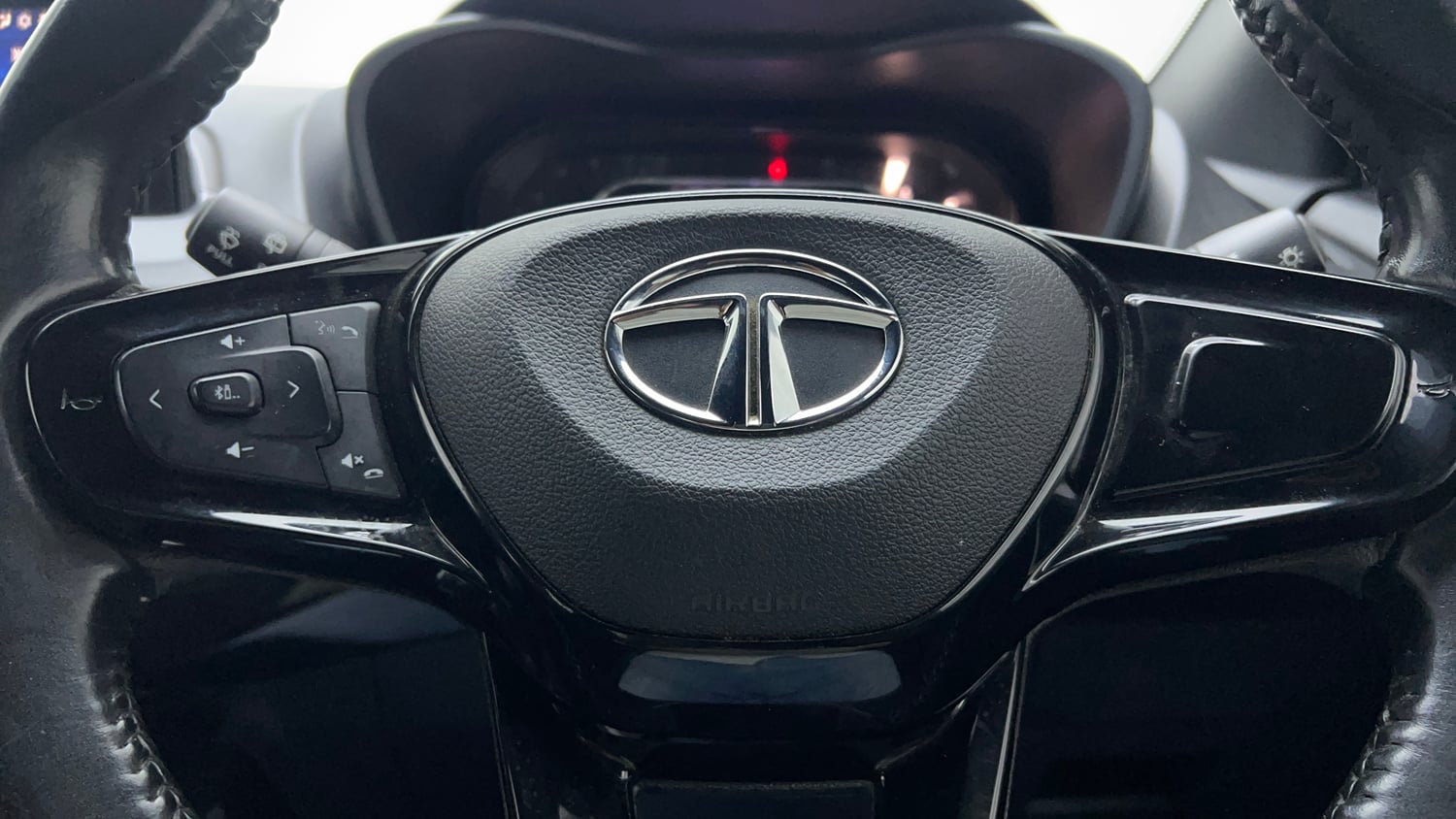 Used 2021 Tata Nexon XZA Plus Diesel Dark Edition Diesel Automatic top_features Airbags