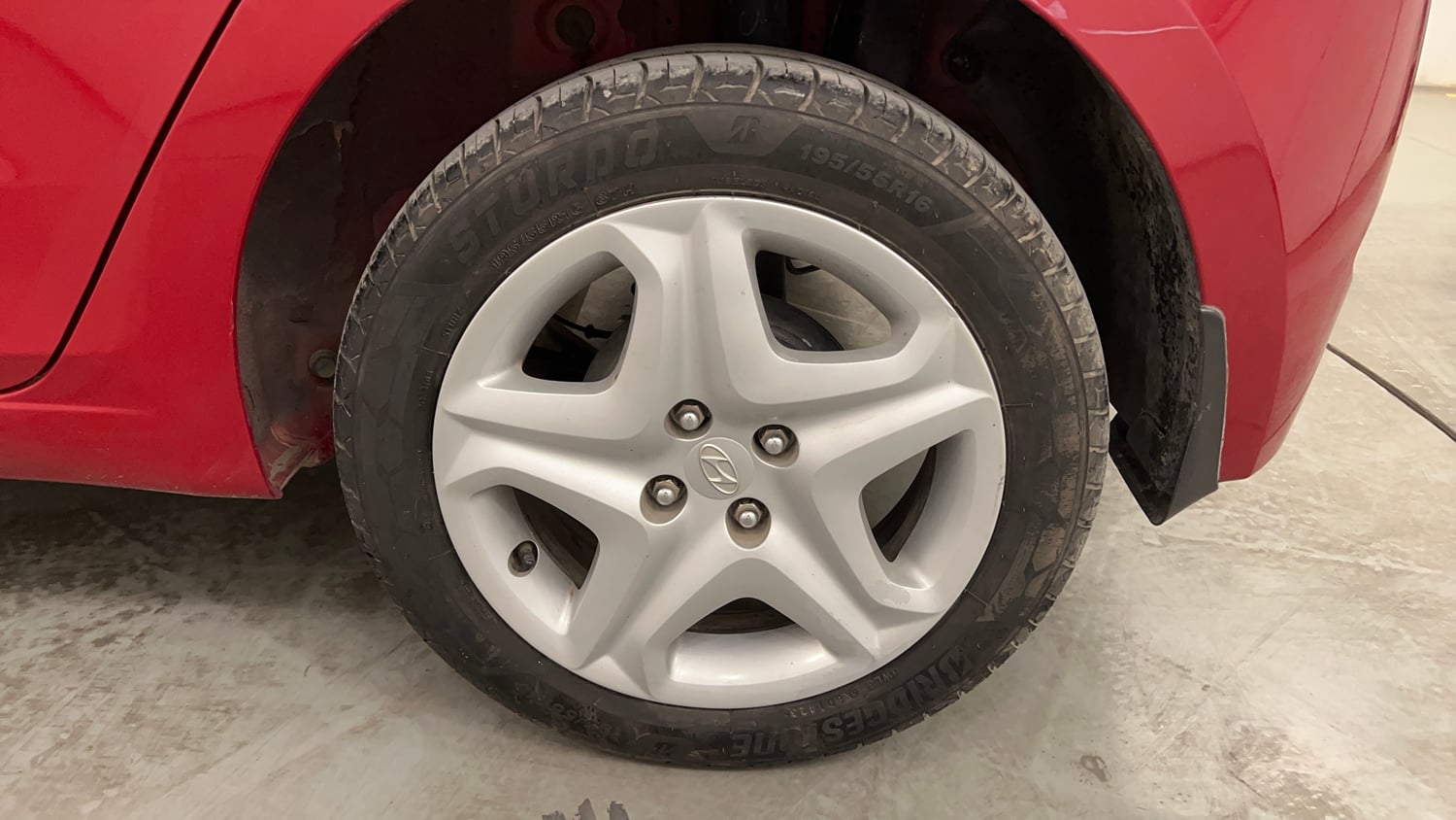 Used 2017 Hyundai Elite i20 Asta 1.2 Petrol Manual tyres LEFT REAR TYRE RIM VIEW