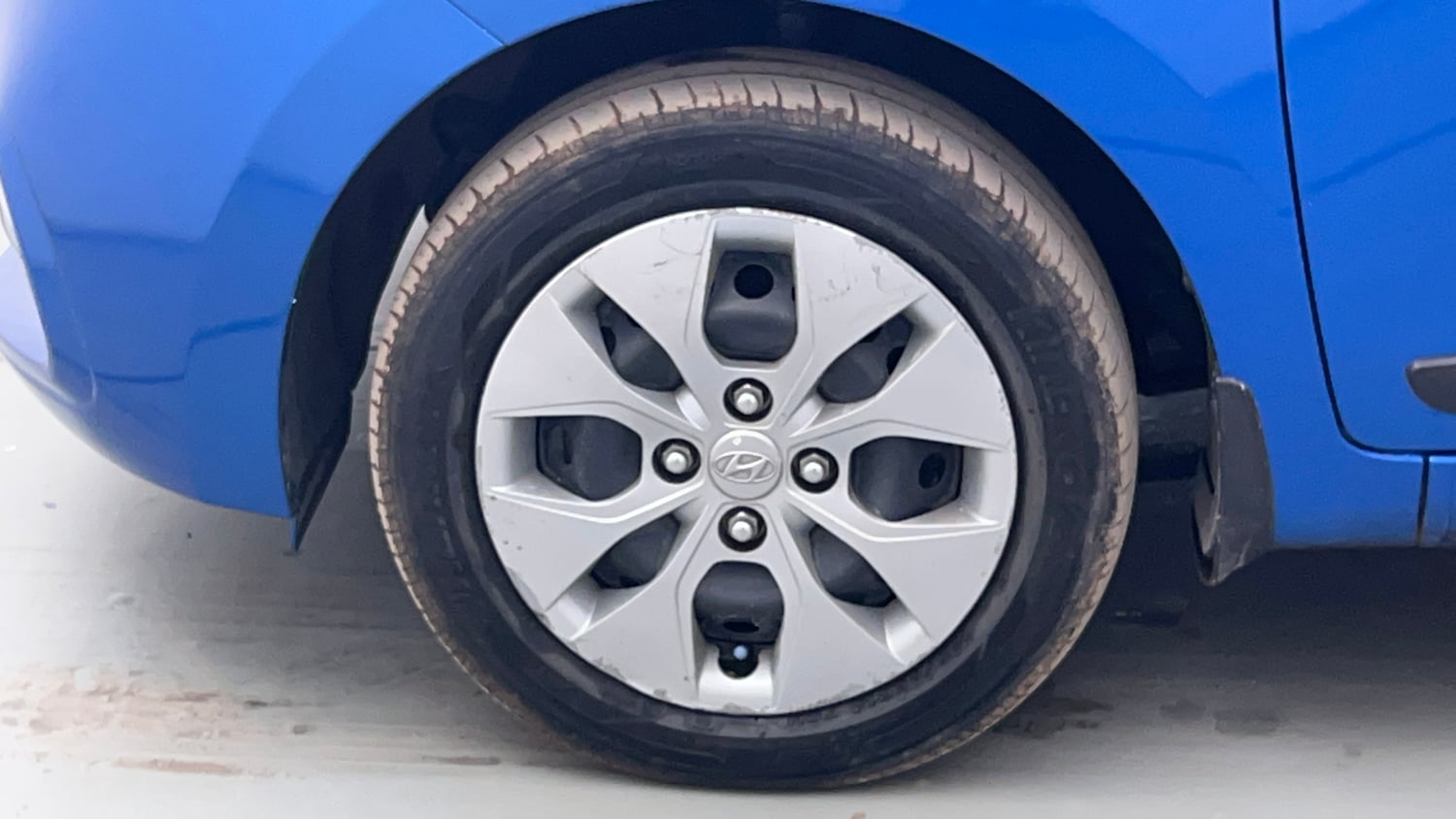 Used 2019 Hyundai Xcent S Petrol Manual tyres LEFT FRONT TYRE RIM VIEW