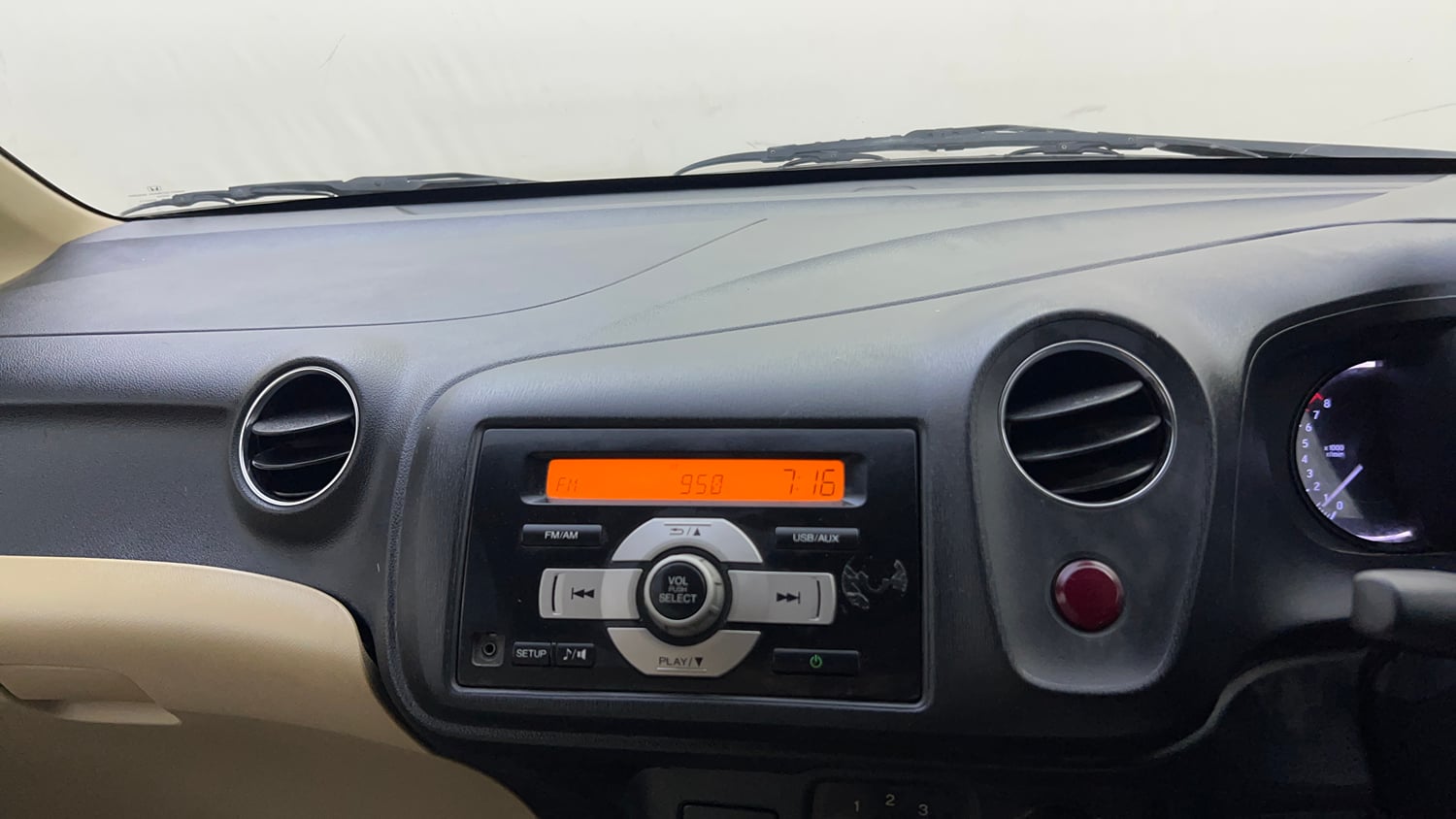 Used 2015 Honda Amaze 1.2 S i-VTEC Petrol Manual top_features Integrated (in-dash) music system