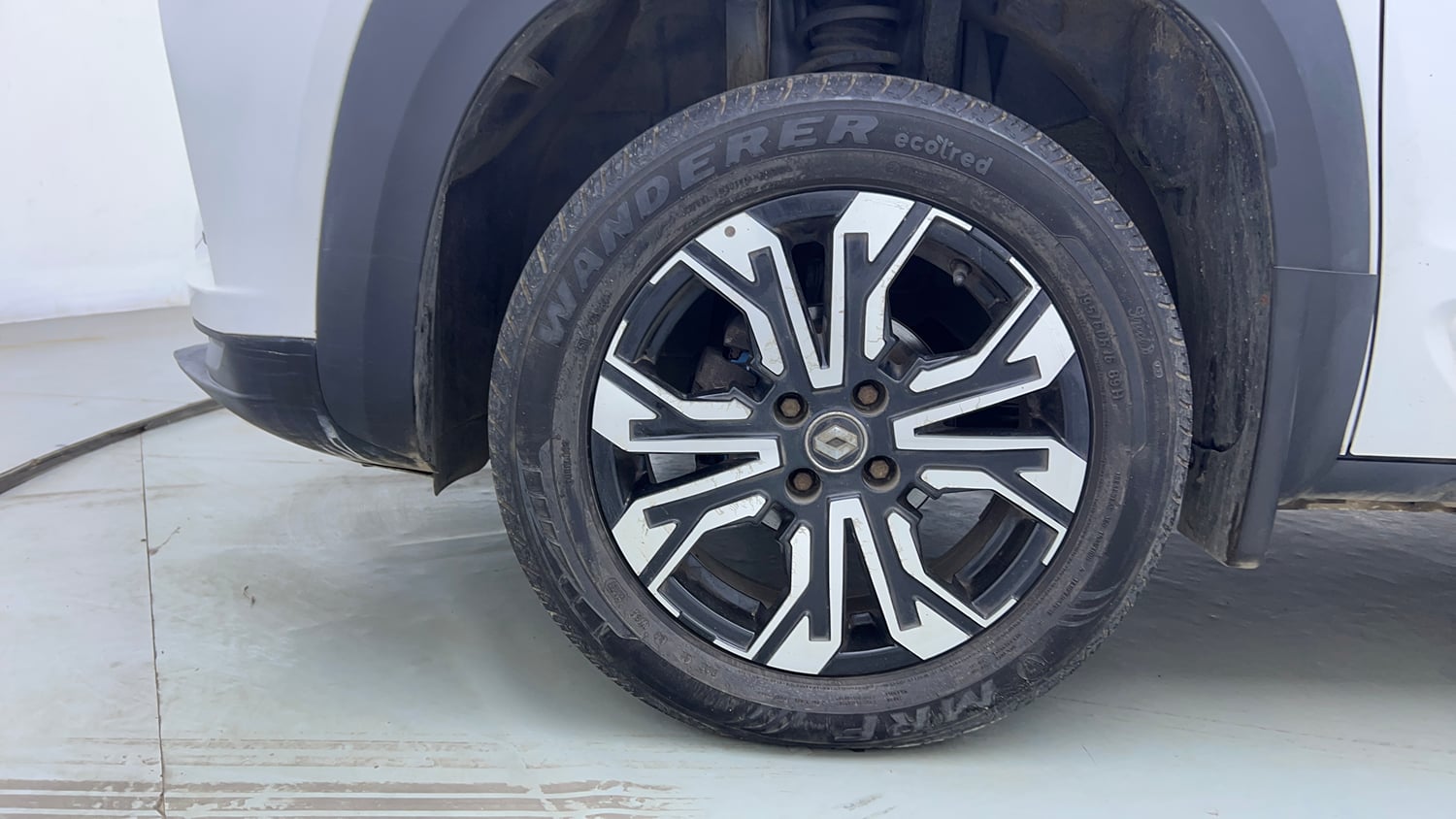 Used 2022 Renault Kiger RXT (O) AMT Petrol Automatic tyres LEFT FRONT TYRE RIM VIEW
